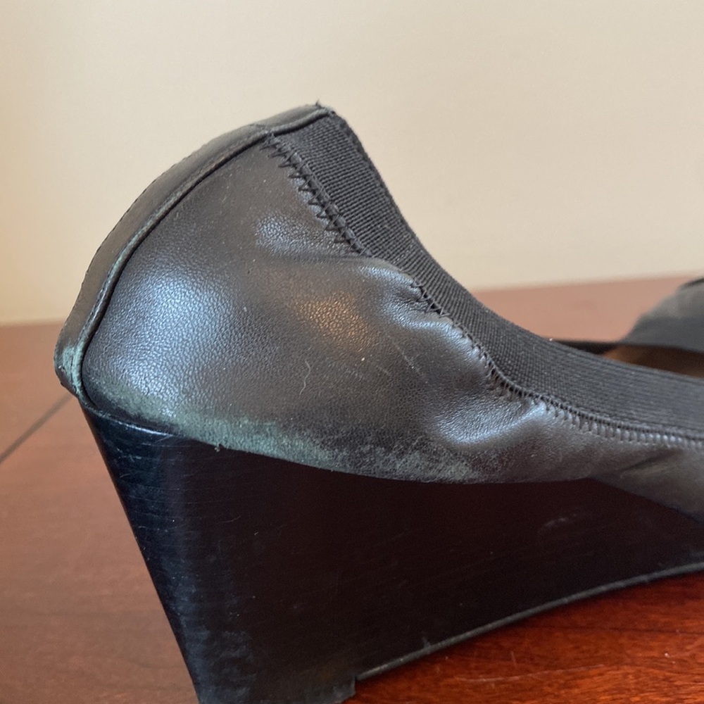 Tory Burch Jolie Black Leather SZ 9.5 Patent Toe Classic Preppy Chic Wedge Heels - Picture 10 of 16
